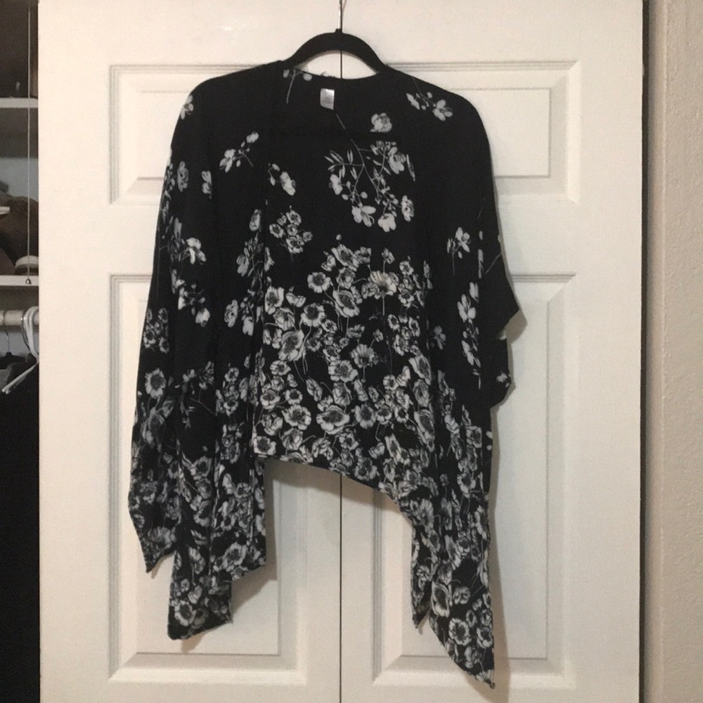 Super cute floral kimono